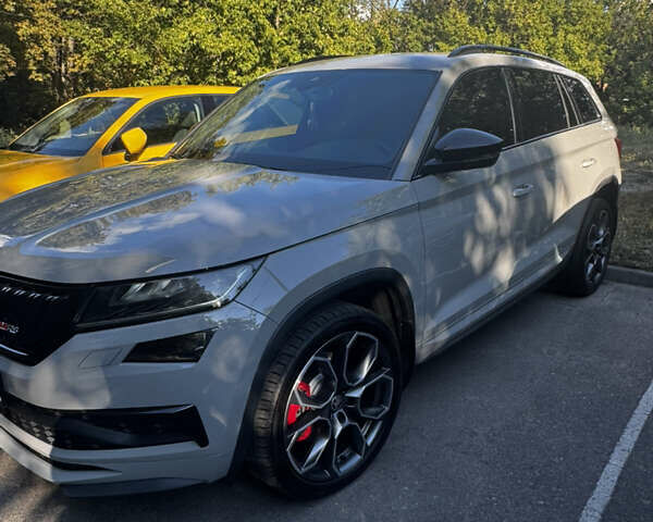 Сірий Шкода Kodiaq, об'ємом двигуна 1.97 л та пробігом 200 тис. км за 35700 $, фото 1 на Automoto.ua