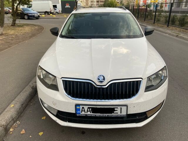 Белый Шкода Octavia A7, объемом двигателя 1.6 л и пробегом 247 тыс. км за 11600 $, фото 1 на Automoto.ua