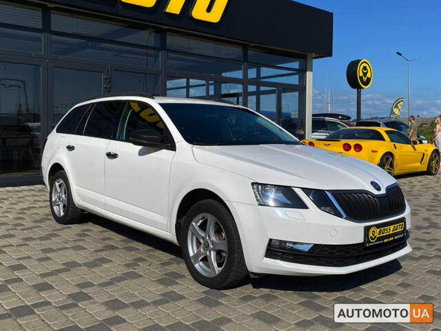 Белый Шкода Octavia A7, объемом двигателя 1.6 л и пробегом 192 тыс. км за 13500 $, фото 1 на Automoto.ua