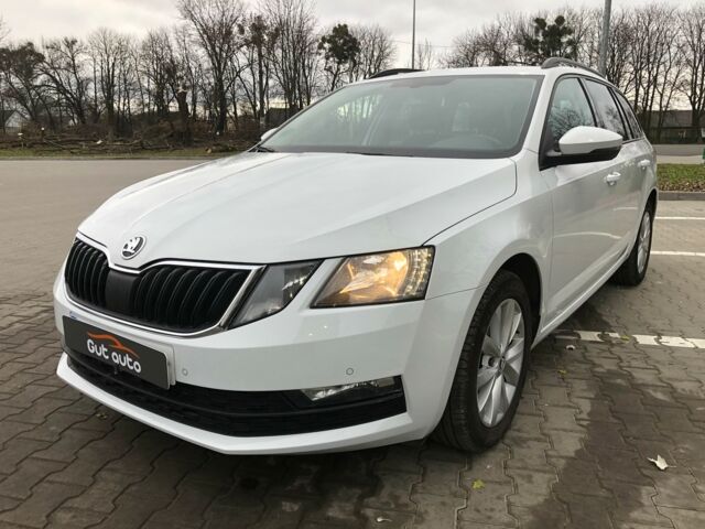 Белый Шкода Octavia A7, объемом двигателя 0.16 л и пробегом 194 тыс. км за 13199 $, фото 1 на Automoto.ua