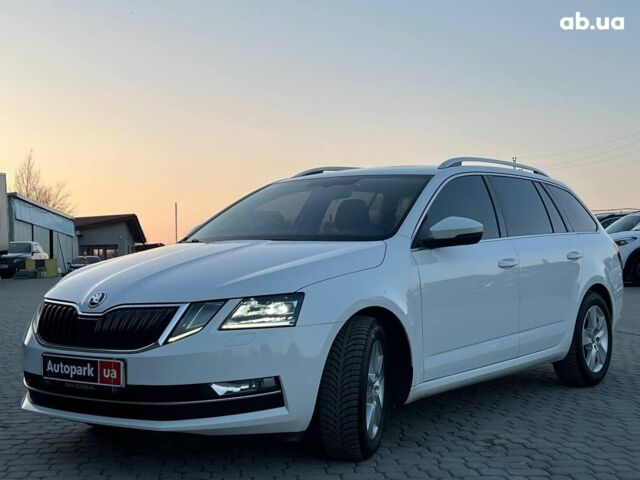 Белый Шкода Octavia A7, объемом двигателя 1.6 л и пробегом 302 тыс. км за 14290 $, фото 1 на Automoto.ua