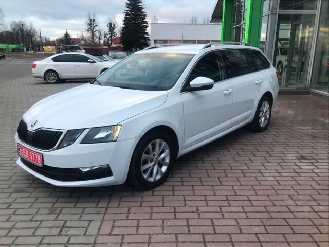 Белый Шкода Octavia A7, объемом двигателя 2 л и пробегом 201 тыс. км за 14450 $, фото 1 на Automoto.ua