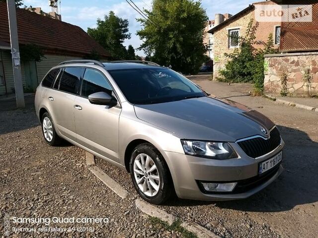 Бежевый Шкода Octavia A7, объемом двигателя 2 л и пробегом 205 тыс. км за 12950 $, фото 1 на Automoto.ua