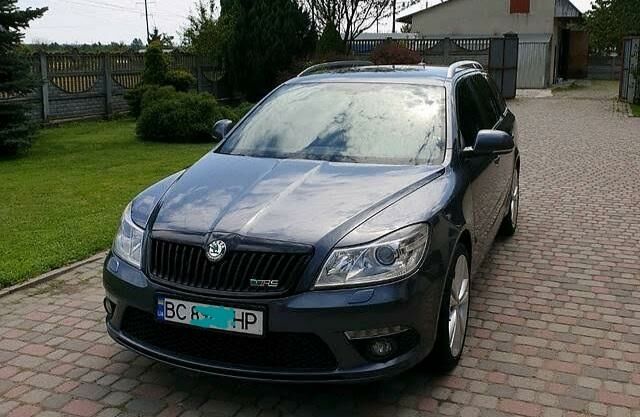 Синий Шкода Octavia A7, объемом двигателя 2 л и пробегом 124 тыс. км за 4000 $, фото 1 на Automoto.ua
