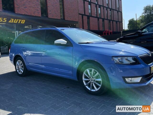 Синий Шкода Octavia A7, объемом двигателя 2 л и пробегом 329 тыс. км за 12600 $, фото 1 на Automoto.ua