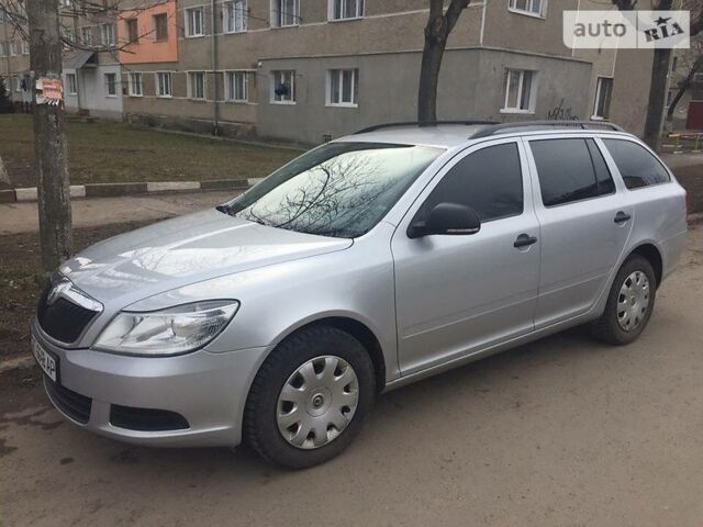 Шкода Октавия Комби, объемом двигателя 1.6 л и пробегом 300 тыс. км за 8250 $, фото 1 на Automoto.ua