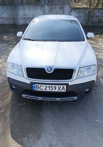 Белый Шкода Октавия Скаут, объемом двигателя 2 л и пробегом 280 тыс. км за 5900 $, фото 1 на Automoto.ua