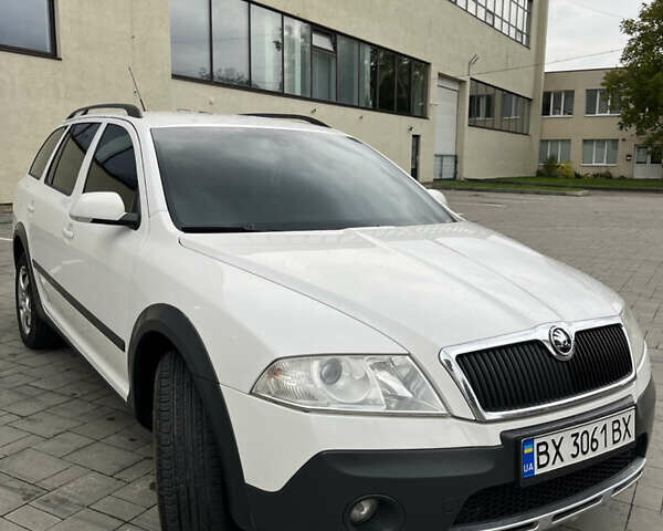 Білий Шкода Octavia Scout, об'ємом двигуна 2 л та пробігом 282 тис. км за 5999 $, фото 1 на Automoto.ua