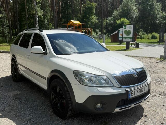 Білий Шкода Octavia Scout, об'ємом двигуна 1.8 л та пробігом 210 тис. км за 10227 $, фото 1 на Automoto.ua