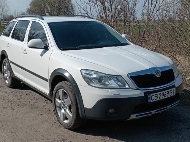 Білий Шкода Octavia Scout, об'ємом двигуна 2 л та пробігом 210 тис. км за 8000 $, фото 1 на Automoto.ua