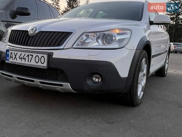 Белый Шкода Октавия Скаут, объемом двигателя 1.8 л и пробегом 214 тыс. км за 8500 $, фото 1 на Automoto.ua