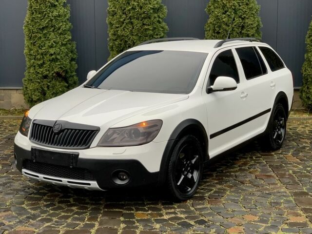 Белый Шкода Октавия Скаут, объемом двигателя 2 л и пробегом 281 тыс. км за 8700 $, фото 1 на Automoto.ua