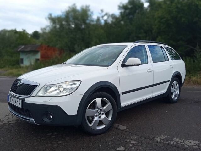 Білий Шкода Octavia Scout, об'ємом двигуна 2 л та пробігом 172 тис. км за 12150 $, фото 1 на Automoto.ua