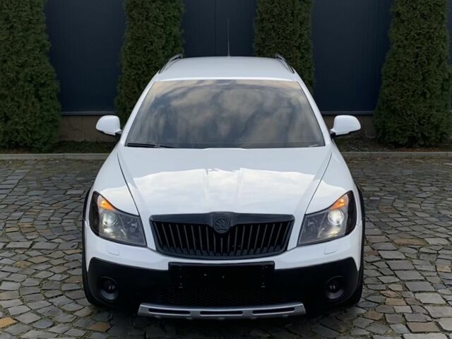 Білий Шкода Octavia Scout, об'ємом двигуна 2 л та пробігом 282 тис. км за 8500 $, фото 1 на Automoto.ua