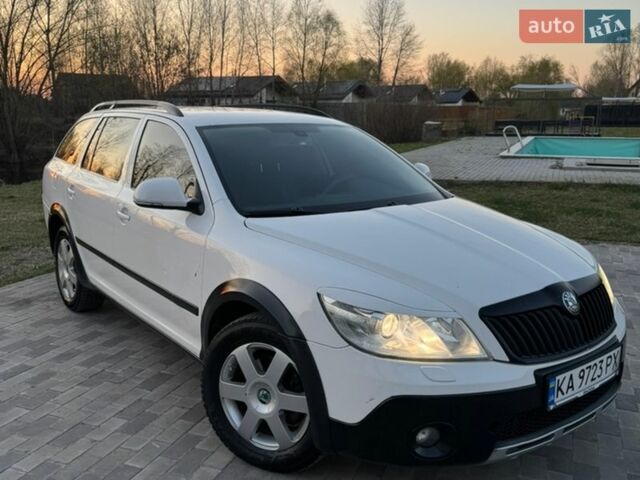 Белый Шкода Октавия Скаут, объемом двигателя 1.97 л и пробегом 268 тыс. км за 9400 $, фото 1 на Automoto.ua