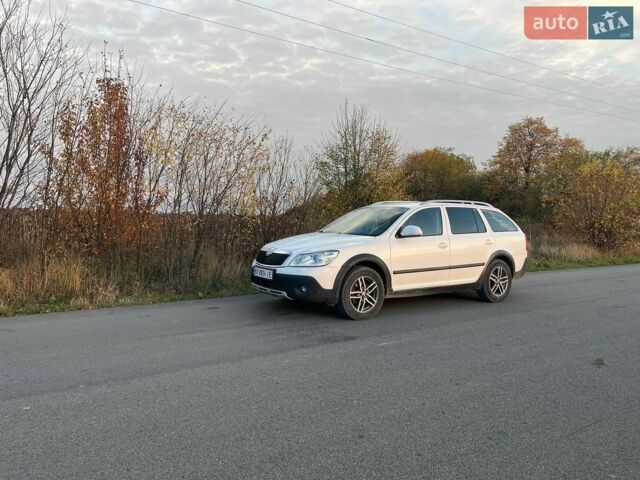 Білий Шкода Octavia Scout, об'ємом двигуна 2 л та пробігом 260 тис. км за 11000 $, фото 1 на Automoto.ua