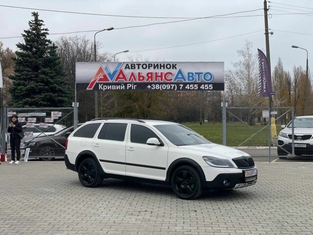 Белый Шкода Октавия Скаут, объемом двигателя 2 л и пробегом 283 тыс. км за 11600 $, фото 1 на Automoto.ua