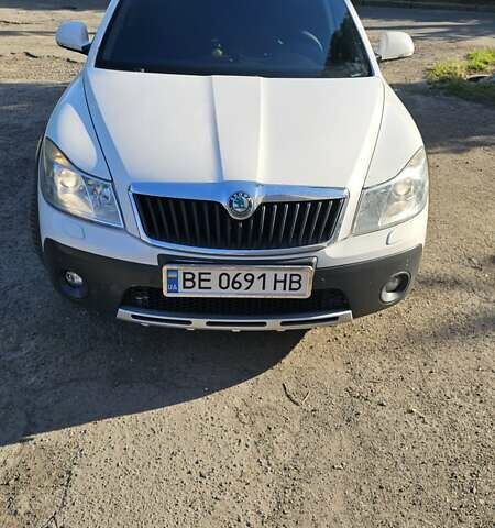 Білий Шкода Octavia Scout, об'ємом двигуна 2 л та пробігом 275 тис. км за 12000 $, фото 1 на Automoto.ua