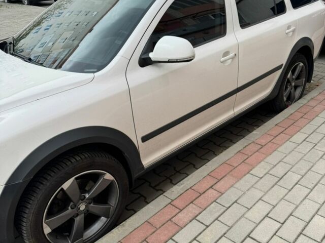 Білий Шкода Octavia Scout, об'ємом двигуна 1.8 л та пробігом 225 тис. км за 9299 $, фото 1 на Automoto.ua