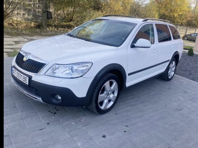 Білий Шкода Octavia Scout, об'ємом двигуна 2 л та пробігом 212 тис. км за 9250 $, фото 1 на Automoto.ua