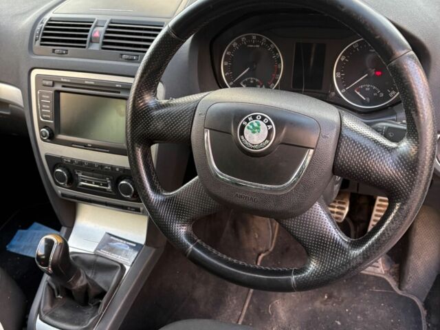 Білий Шкода Octavia Scout, об'ємом двигуна 2 л та пробігом 378 тис. км за 5673 $, фото 1 на Automoto.ua