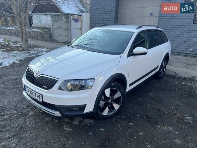 Белый Шкода Октавия Скаут, объемом двигателя 2 л и пробегом 307 тыс. км за 13700 $, фото 1 на Automoto.ua