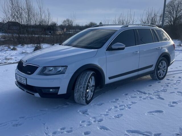 Белый Шкода Октавия Скаут, объемом двигателя 2 л и пробегом 278 тыс. км за 12800 $, фото 1 на Automoto.ua