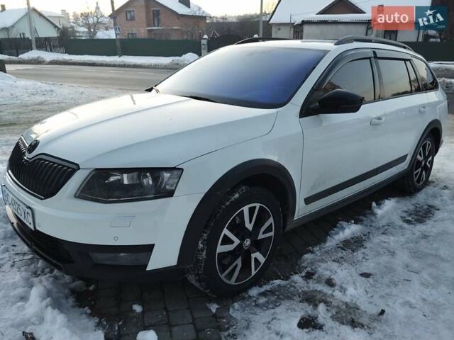 Белый Шкода Октавия Скаут, объемом двигателя 1.97 л и пробегом 175 тыс. км за 13600 $, фото 1 на Automoto.ua