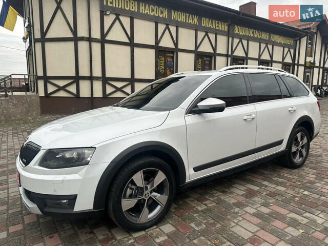 Білий Шкода Octavia Scout, об'ємом двигуна 2 л та пробігом 203 тис. км за 14995 $, фото 1 на Automoto.ua