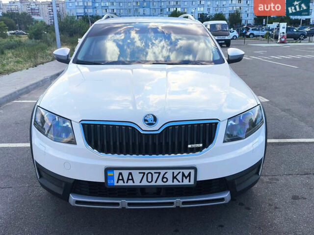 Белый Шкода Октавия Скаут, объемом двигателя 1.97 л и пробегом 264 тыс. км за 15700 $, фото 1 на Automoto.ua