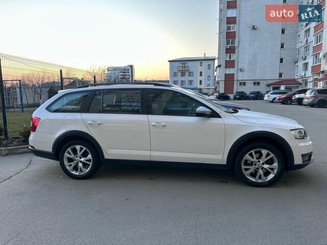 Белый Шкода Октавия Скаут, объемом двигателя 1.8 л и пробегом 185 тыс. км за 16200 $, фото 1 на Automoto.ua