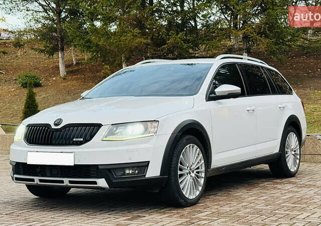 Белый Шкода Октавия Скаут, объемом двигателя 1.97 л и пробегом 267 тыс. км за 16500 $, фото 1 на Automoto.ua