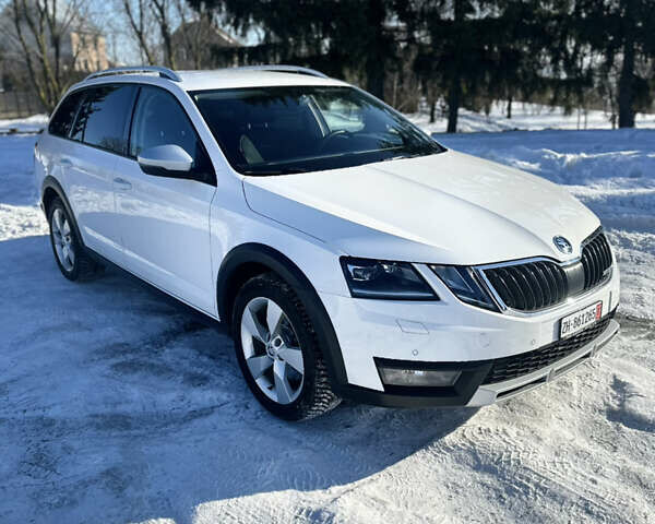 Белый Шкода Октавия Скаут, объемом двигателя 1.97 л и пробегом 201 тыс. км за 17800 $, фото 1 на Automoto.ua