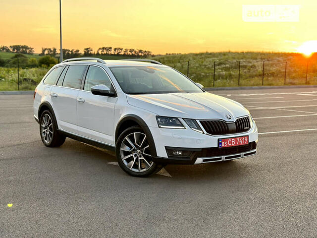 Білий Шкода Octavia Scout, об'ємом двигуна 2 л та пробігом 200 тис. км за 22350 $, фото 1 на Automoto.ua