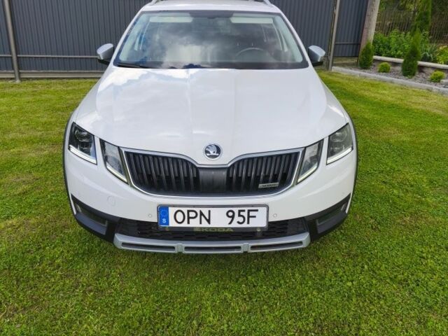Білий Шкода Octavia Scout, об'ємом двигуна 2 л та пробігом 213 тис. км за 18720 $, фото 1 на Automoto.ua