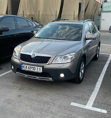 Бежевий Шкода Octavia Scout, об'ємом двигуна 1.8 л та пробігом 261 тис. км за 8100 $, фото 1 на Automoto.ua