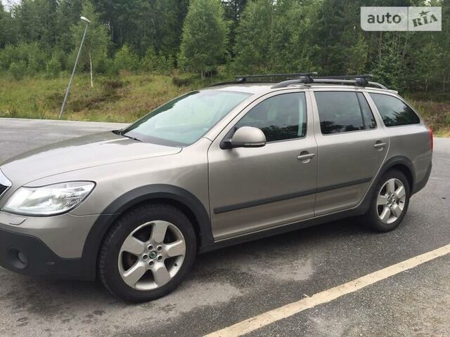 Бежевий Шкода Octavia Scout, об'ємом двигуна 2 л та пробігом 260 тис. км за 12058 $, фото 1 на Automoto.ua