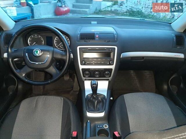 Бежевий Шкода Octavia Scout, об'ємом двигуна 1.8 л та пробігом 180 тис. км за 8808 $, фото 1 на Automoto.ua