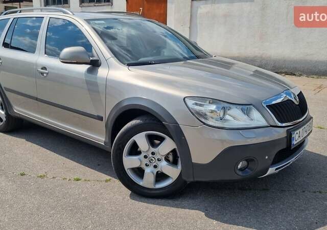 Бежевый Шкода Октавия Скаут, объемом двигателя 1.8 л и пробегом 162 тыс. км за 10700 $, фото 1 на Automoto.ua