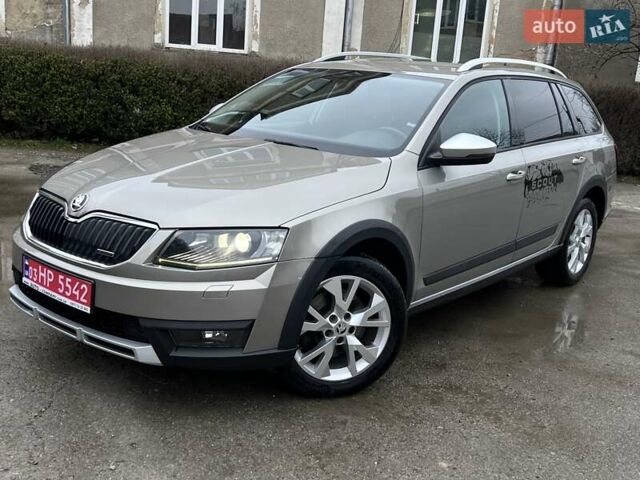 Бежевый Шкода Октавия Скаут, объемом двигателя 2 л и пробегом 199 тыс. км за 14900 $, фото 1 на Automoto.ua