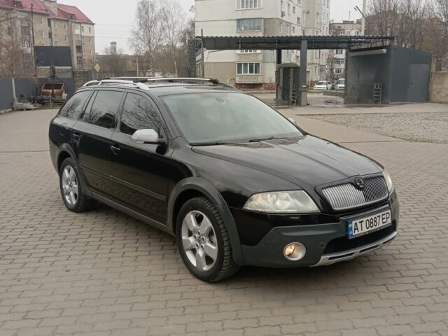 Черный Шкода Октавия Скаут, объемом двигателя 2 л и пробегом 220 тыс. км за 5400 $, фото 1 на Automoto.ua