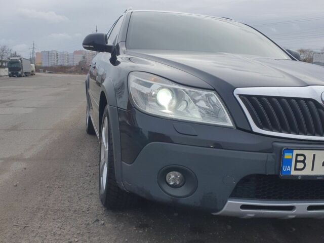 Черный Шкода Октавия Скаут, объемом двигателя 2 л и пробегом 240 тыс. км за 12000 $, фото 1 на Automoto.ua