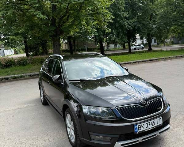 Чорний Шкода Octavia Scout, об'ємом двигуна 2 л та пробігом 177 тис. км за 15990 $, фото 1 на Automoto.ua