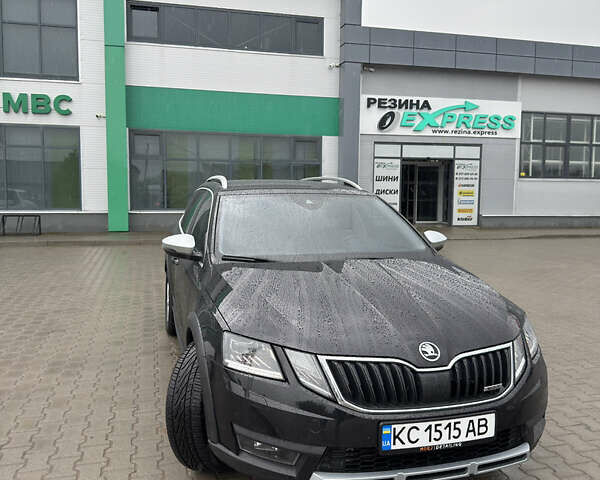 Черный Шкода Октавия Скаут, объемом двигателя 2 л и пробегом 145 тыс. км за 18200 $, фото 1 на Automoto.ua