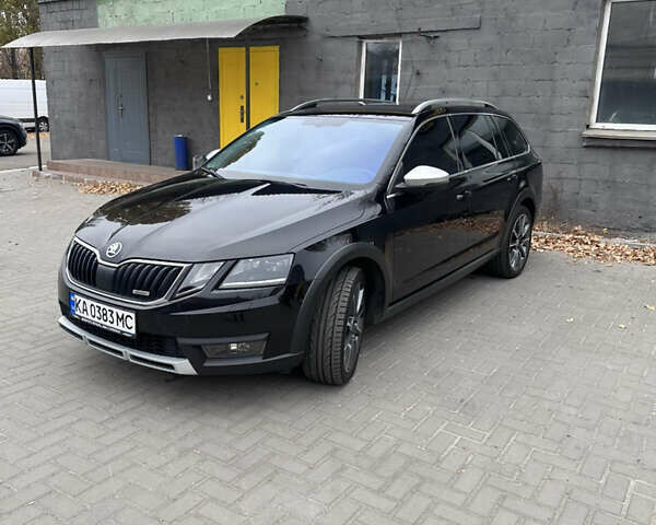 Черный Шкода Октавия Скаут, объемом двигателя 1.97 л и пробегом 235 тыс. км за 21000 $, фото 1 на Automoto.ua