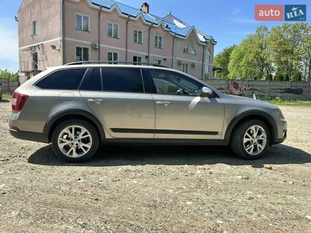 Коричневый Шкода Октавия Скаут, объемом двигателя 2 л и пробегом 238 тыс. км за 15500 $, фото 1 на Automoto.ua