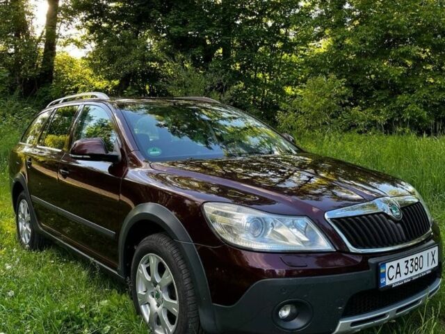 Красный Шкода Октавия Скаут, объемом двигателя 2 л и пробегом 250 тыс. км за 10000 $, фото 1 на Automoto.ua