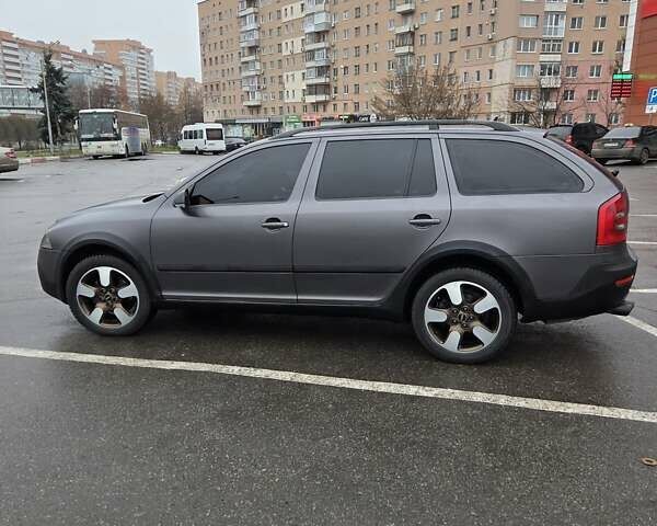 Сірий Шкода Octavia Scout, об'ємом двигуна 2 л та пробігом 319 тис. км за 8200 $, фото 1 на Automoto.ua