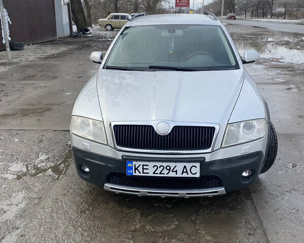 Сірий Шкода Octavia Scout, об'ємом двигуна 2 л та пробігом 400 тис. км за 6500 $, фото 1 на Automoto.ua