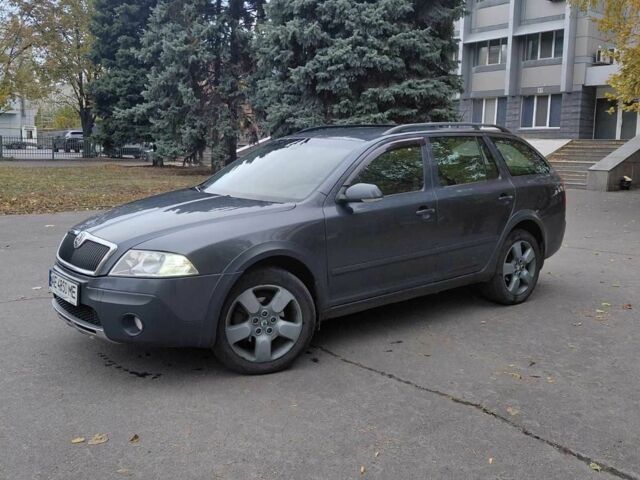 Серый Шкода Октавия Скаут, объемом двигателя 2 л и пробегом 330 тыс. км за 6300 $, фото 1 на Automoto.ua